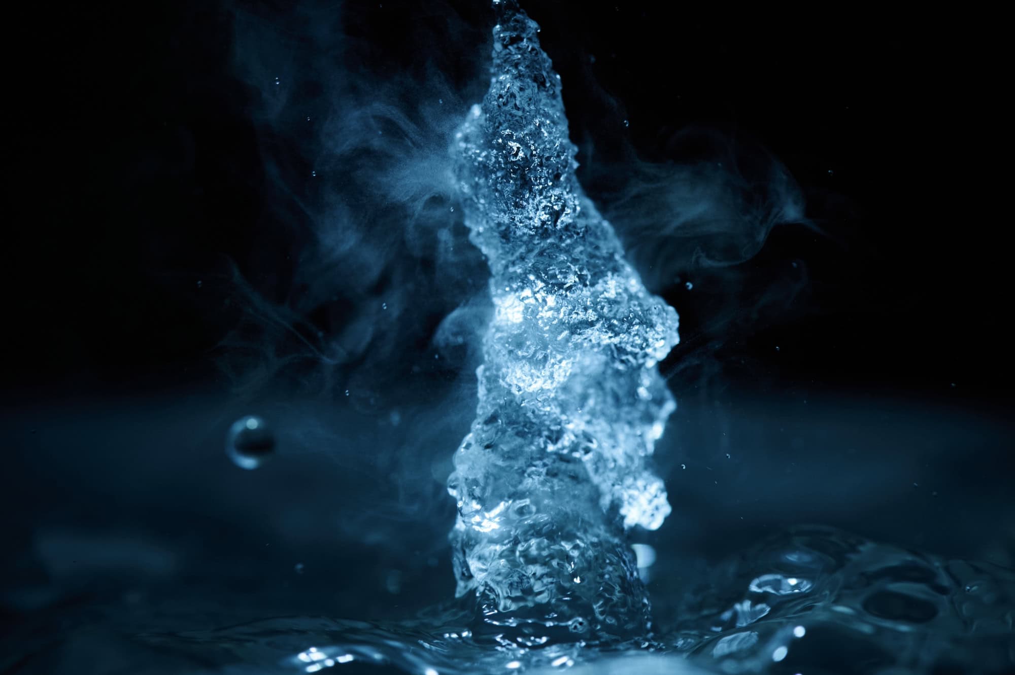 Hydrogen gas rising in a blue burst, symbolizing antioxidant power and cellular healing with HueLight Hydrogen Inhaler.